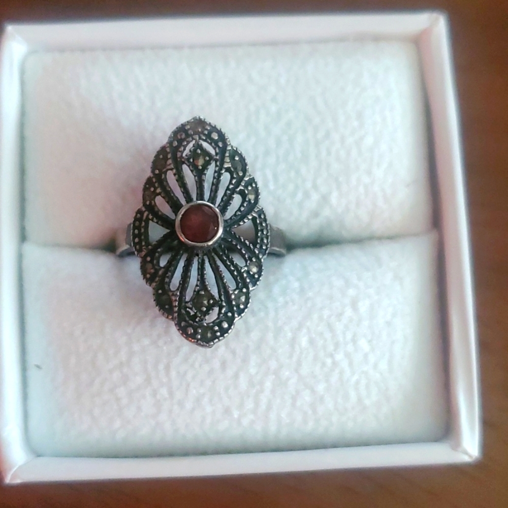 Sterling marcasite garnet ring size 6